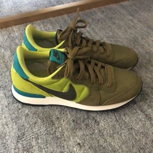 Nike Womens Internationalist Size 7